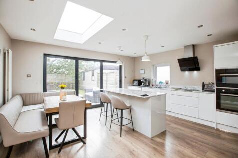 Kitchen Diner / Snug
