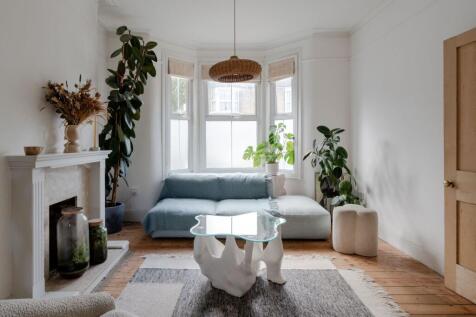 London, E7 - property photo