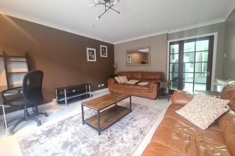 Brisbane Court, Giffnock, Glasgow, G46 photo 4