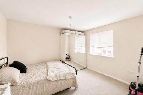 21 Whatling Way - bedroom 2.jpeg