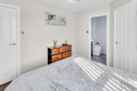 2ND BEDROOM WITH EN SUITE