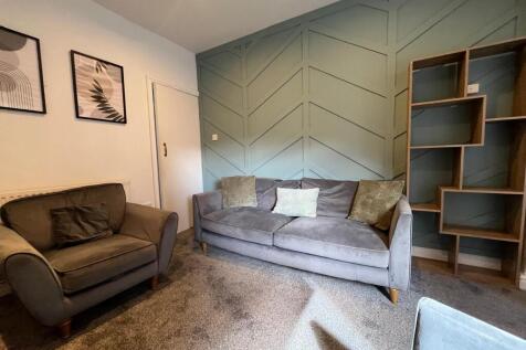 West End // 4 Bed // July 2027 photo 4