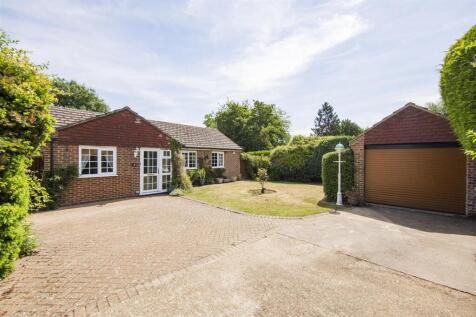 Front Drive &amp; Garage