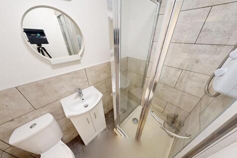 E 58 Burns Ensuite2