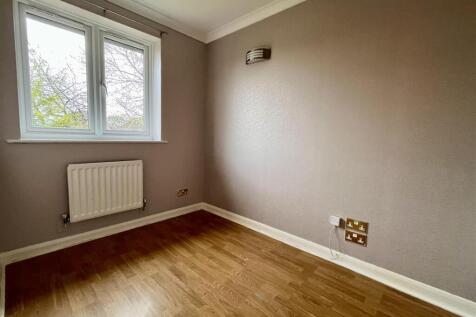 Furze Close, Luton photo 5