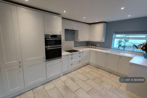 Fully Fitted Eat In Kitchen