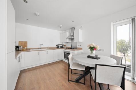Huxley Drive-01.jpg