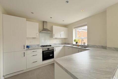 Cranwell Crescent photo 5