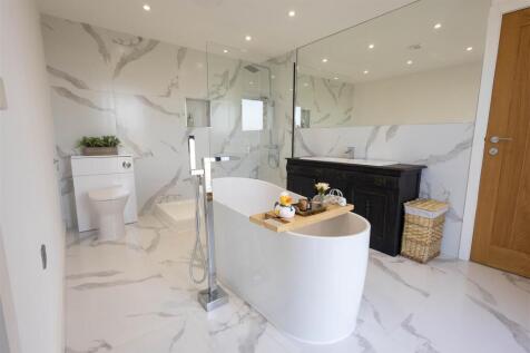 Jack &amp; Jill Bathroom