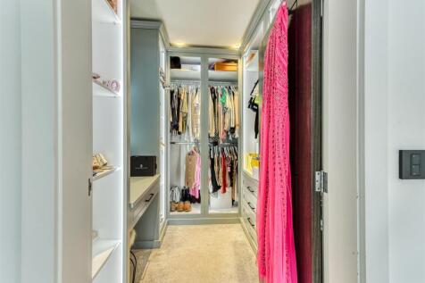 Meadow View, Mile Flat-Dressing Room.jpg