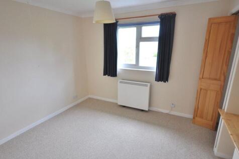 82 Courtenay Bed 2 