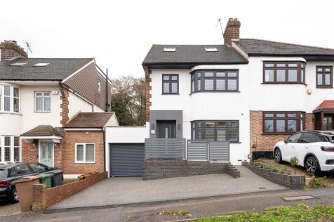 Larkshall Crescent E4