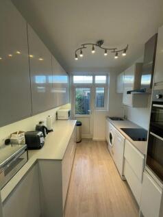 3 Bedroom Semi-Detached House, Tufton Road, Chingford, London E4 photo 4