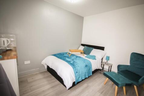 Single Room Let With Parking