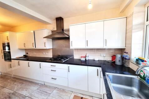 Manor Way, Mitcham, Merton photo 4