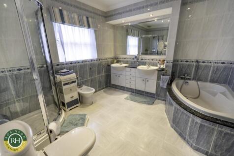 En suite bathroom