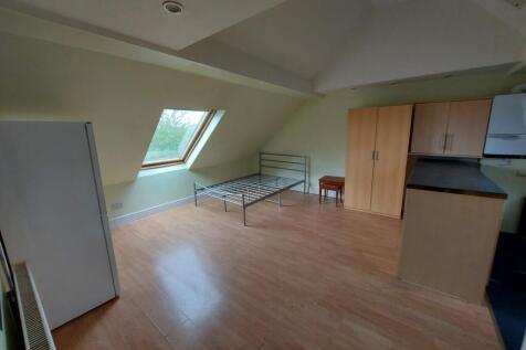 Spacious Studio to Rent in Harrow.