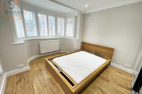 1. bedroom.jpeg