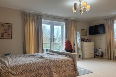 Main Bedroom pic 1.jpg