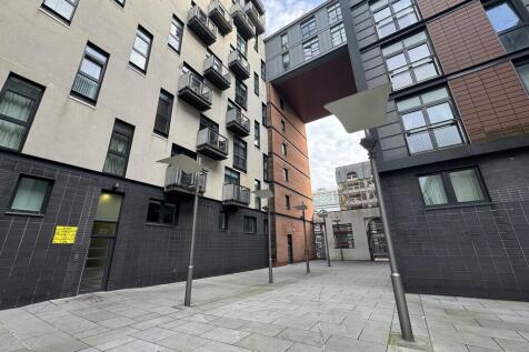02 Building court...