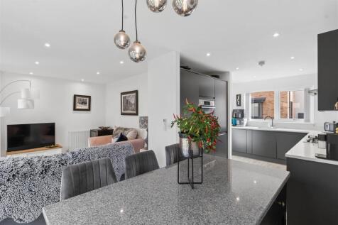 KITCHEN / BREAKFAST ROOM
