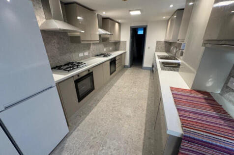 6-bed terraced on Bedford Street Cardiff, £3,750/mo