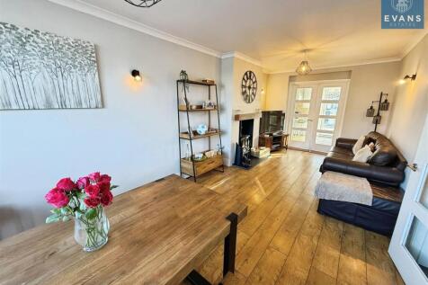 Through Lounge Diner