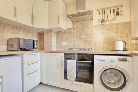 Kitchen 2.jpg