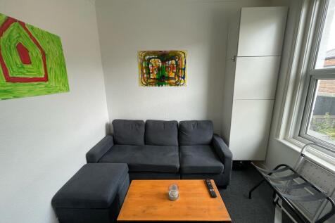 Living Room (2)
