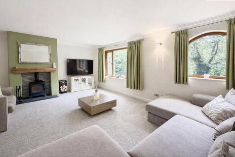 Living Room alt .jpg