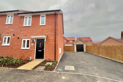 2-bed semi-detached on Emmerson Close, Stowmarket, Suffolk, IP14, £1,200/mo