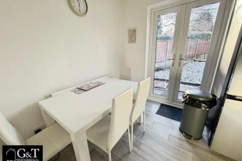 OPEN PLAN DINING ROOM 