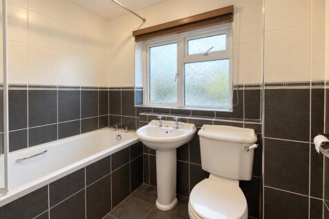 Upper Stoneyfield, Harlow, Essex, CM19 photo 5