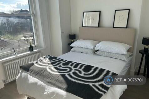 Streatham High Road, London, SW16 photo 5