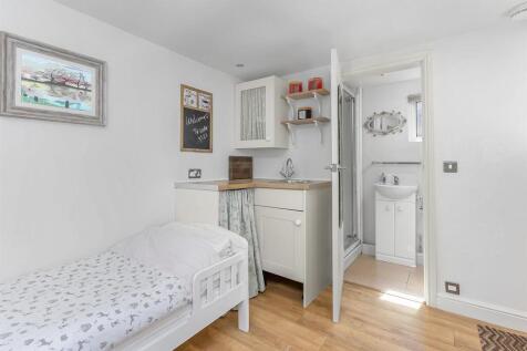 Tall trees, Kites Hardwick