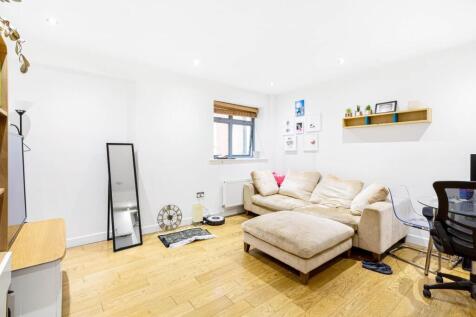 Hunters-Flat_3_110_Curtain_Road-6.jpg