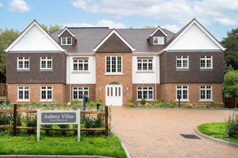 3-bed flat on Welcomes Road, Kenley, Surrey, CR8, £3,000/mo