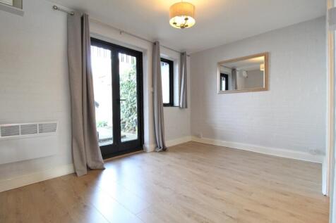 College Lane, Stratford-Upon-Avon, Warwickshire, CV37 photo 4