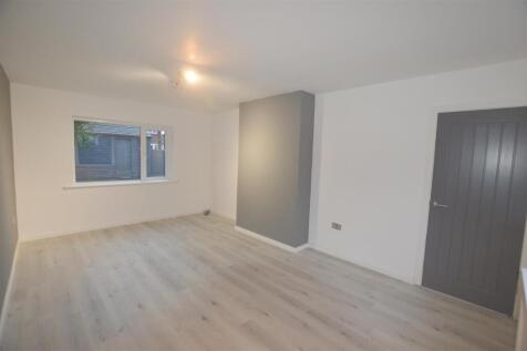 32 Bradwell Road Lounge (1).JPG