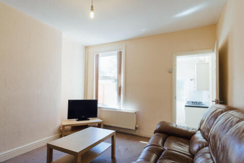 4-bed house on Paget Street, Loughborough, £1,473/mo