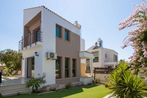 3-bedroom resale villa + recently renovated + furnished + central heating infrastructure + jacuzzi + walking distance to the beach + Title deed in the owner?s name, VAT paid Image 9999 1