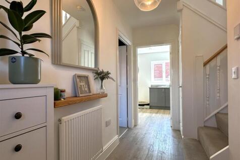 Inviting Entrance Hall 938