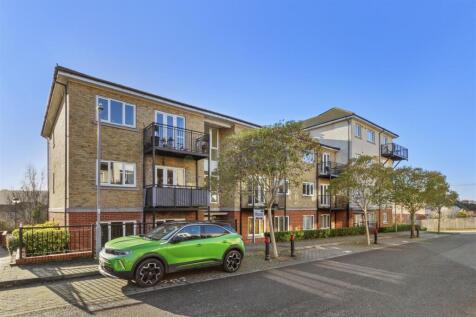 12 Ives House, Ercolani Ave, HP13 7FZ-12.jpg