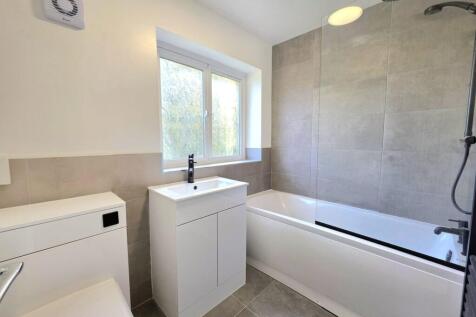 Melbourne Avenue, Bolton-Upon-Dearne, S63 photo 3