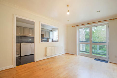 Living Room / Kitchen 