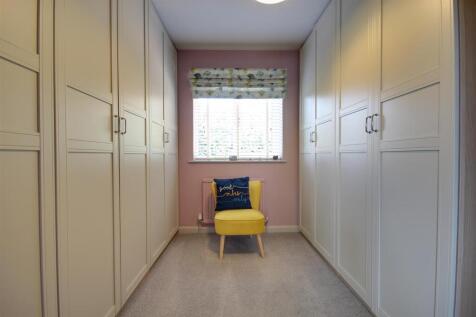 Dressing Room/Ex Bed 4