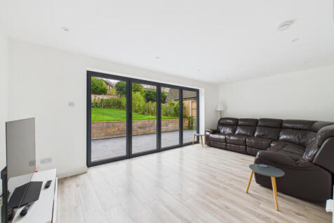 CAM01984G0-PR0530-STILL005