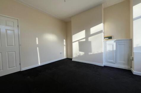FRONT LOUNGE