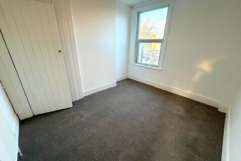 Fourth Avenue, Manor Park, Newham, London photo 4