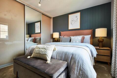 A second double bedroom with en-suite is perfect for guests